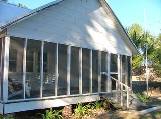 909 6th St, Cedar Key, FL 32625