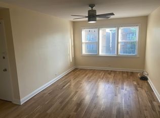 2821 W Farragut Ave #2E, Chicago, IL 60625