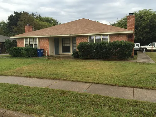 700 Windcrest Dr Photo 1