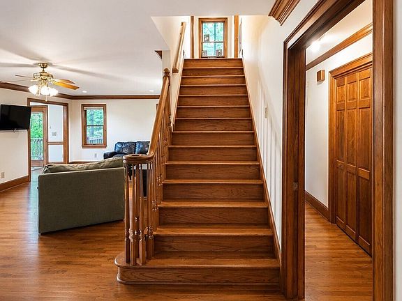 3rd image of 180 Hale Mountain Ct