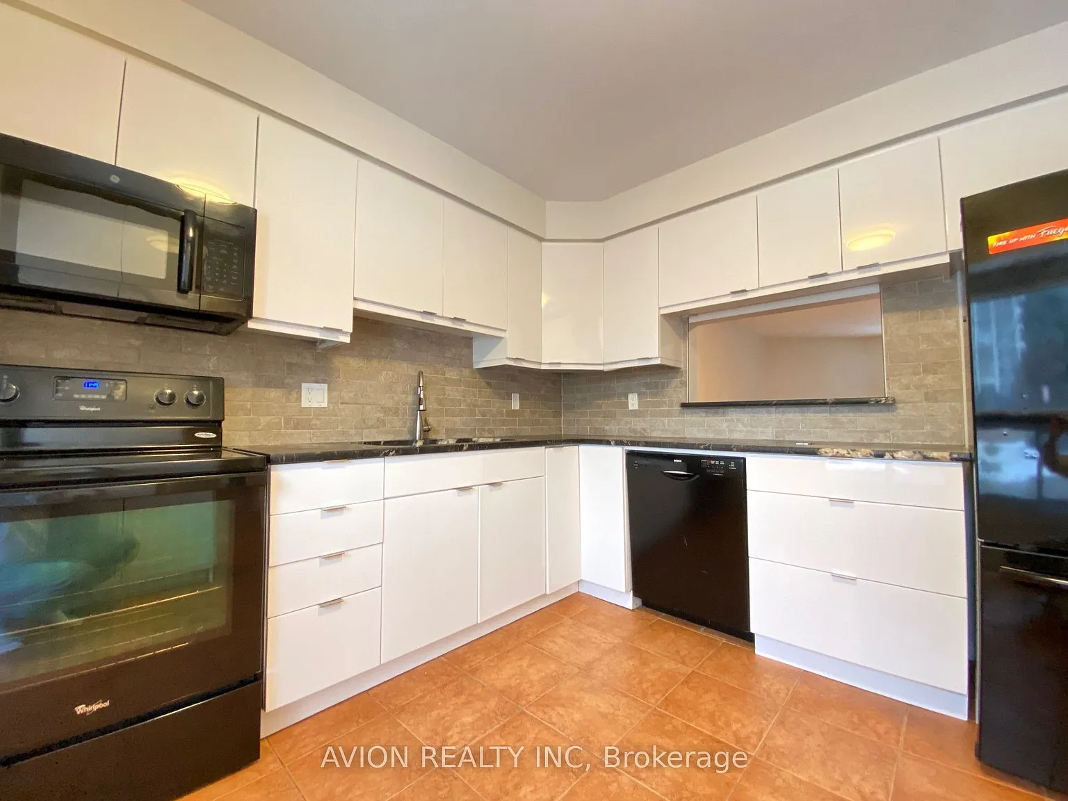 3 bed, $2,600 — Photo 2