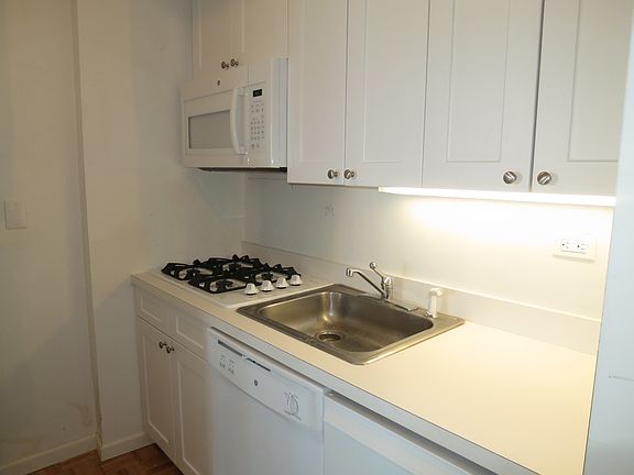 5th image of 500 W 43rd St APT 20A