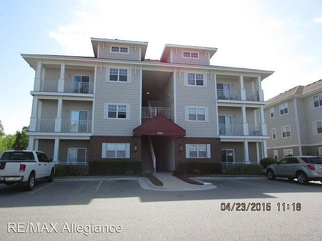 1st image of 924 Southmoor Dr #304