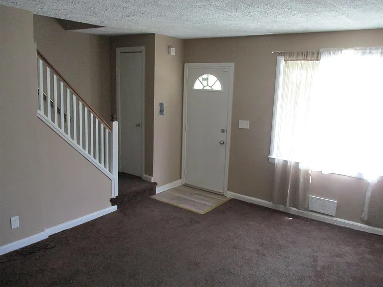 4404 Mountview Rd — Photo 4