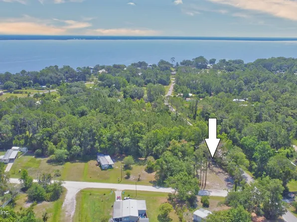 228 PARADISE SHORES Road, Crescent City, FL 32112