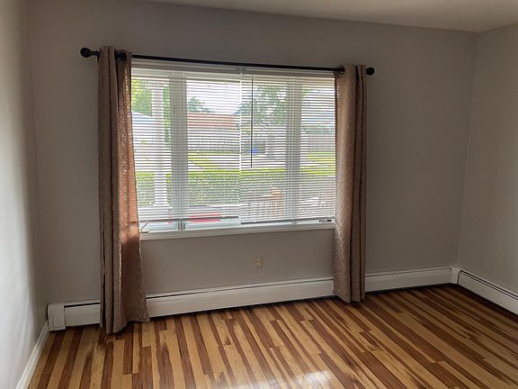 5th image of 22 Keil St #22