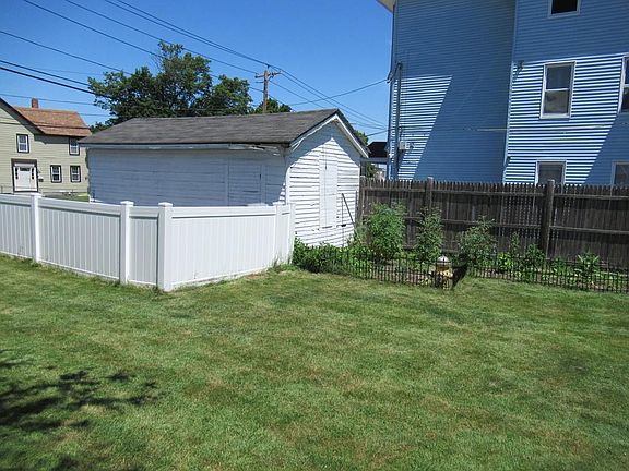 4th image of 225 E Haverhill St