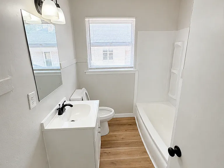 1622-1624 N Hillside St #1626 — Photo 4