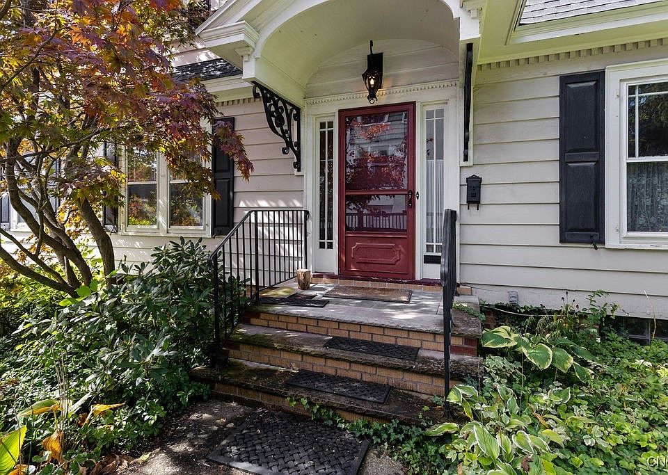 1st image of 107 Strathmore Dr