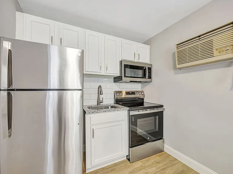 Twin Terrace Apartments — Photo 17