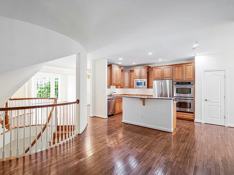 7720 Spoleto Ln — Photo 12