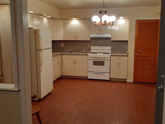 2nd image of 2441 S 11th St Floor 1