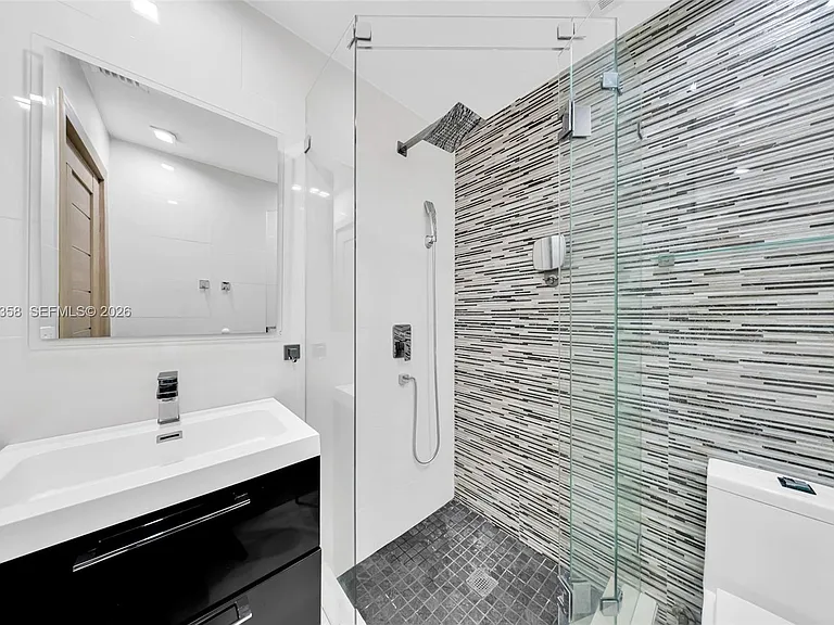 1104 NE 85th St — Photo 30