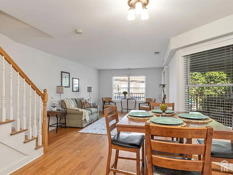 112 N Broadway St #C — Photo 4