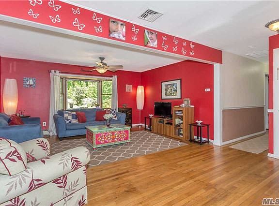 3rd image of 14 Linda Ln E