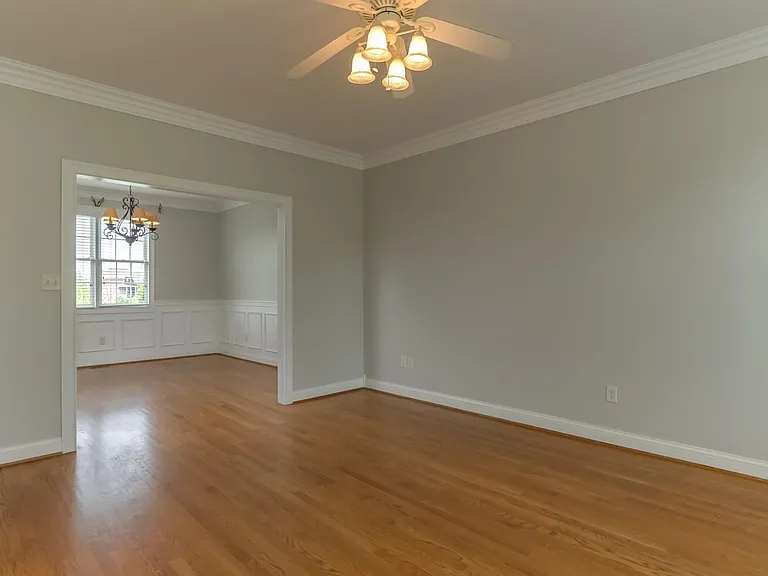 3036 Woodfield Cir — Photo 5