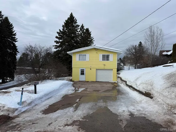 1303 Cedar St, Hancock, MI 49930