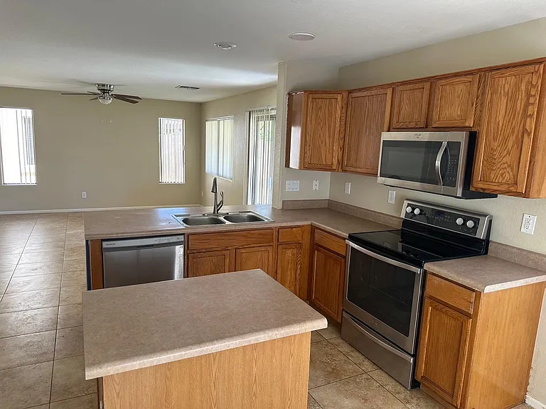 8503 S 49th Ln — Photo 10