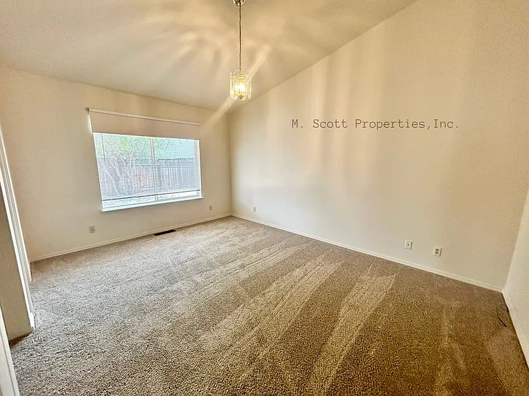 1449 N Marion Russell Dr — Photo 11