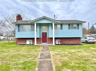 305 Grueser Ln, Point Pleasant, WV 25550