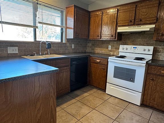 3rd image of 6005 SW Atterbury Dr