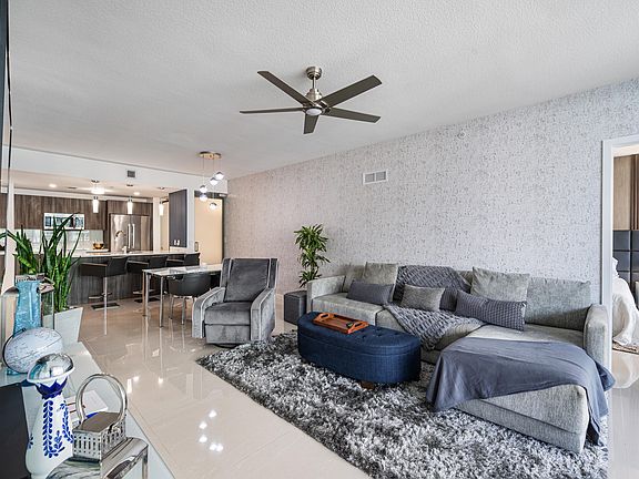 5th image of 488 NE 18th St #4707F