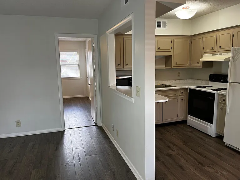 2124 Fairfax Ave #107 — Photo 9