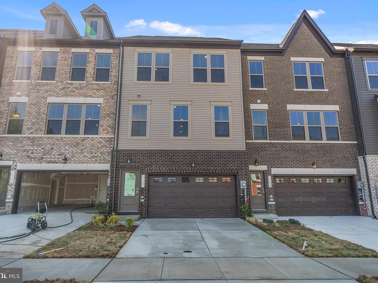3 bed, 2.5 bath, $3,295 — Photo 3