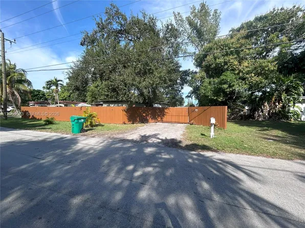 1543 NE 144th St #1, Miami, FL 33161