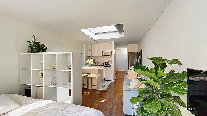 Sold by Schulman Realty LLC | media 2