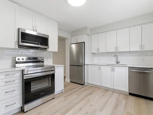 14 Conway Dr, Kitchener, ON N2A 2C5