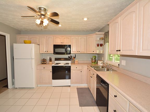 5th image of 8441 Royal Meadow Dr