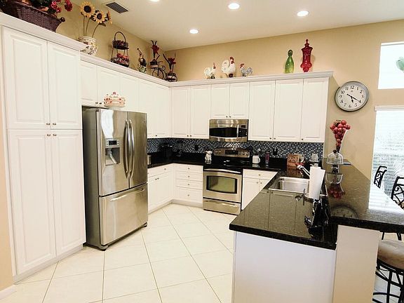 4th image of 6868 Belmont Shore Dr