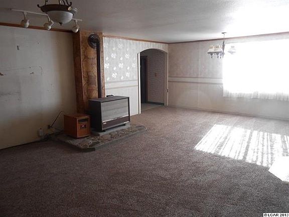 Spacious living room 