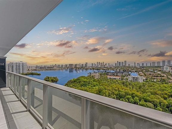 2nd image of 16385 Biscayne Blvd Unit 1819