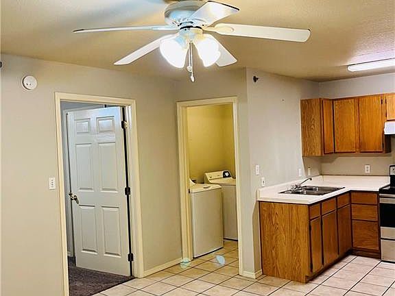 5th image of 944 N Storer Ave APT 7