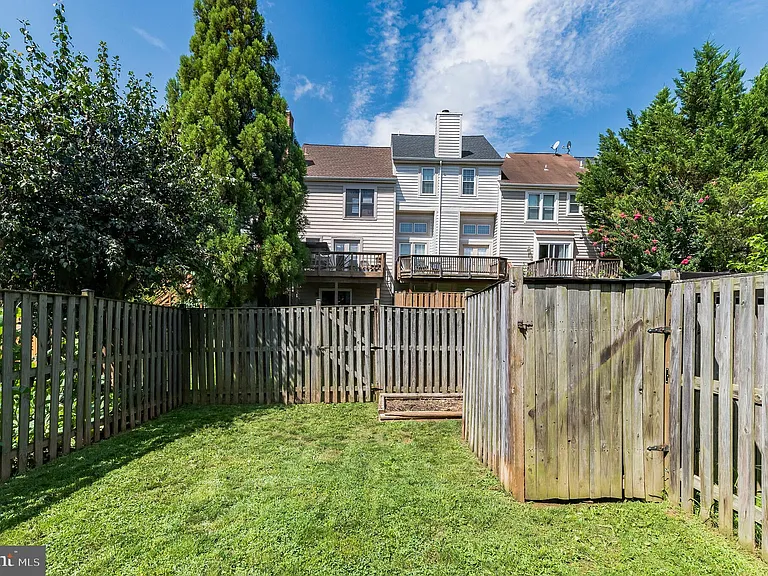 6302 Betsy Ross Ct — Photo 27