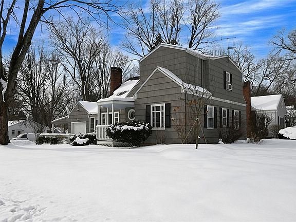 2nd image of 302 N Pershing Ave