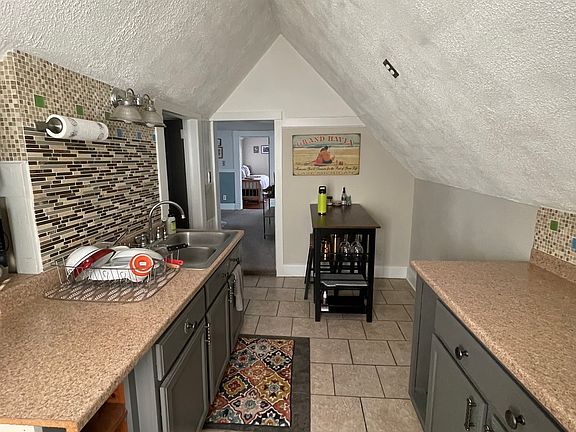 2nd image of 1044 Washington Ave #2