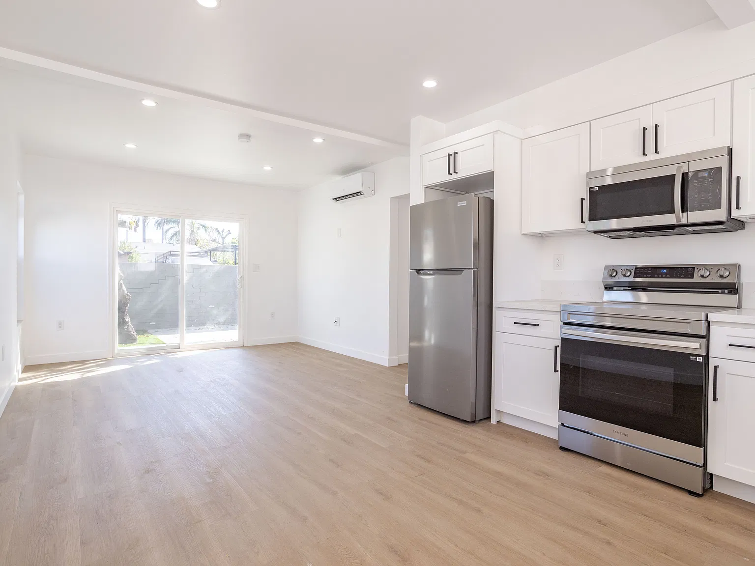 2 bed, $2,850 — Photo 2