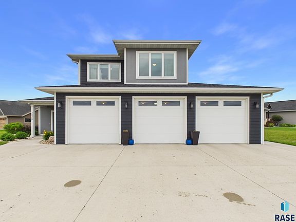 3rd image of 2820 Sweetgrass Dr
