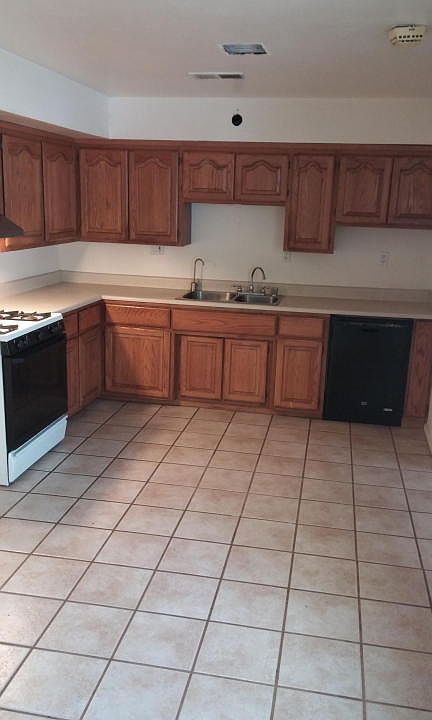 2nd image of 808 Adobe Rd NW