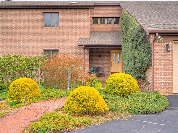 3rd image of 511 Cedar Orchard Dr W