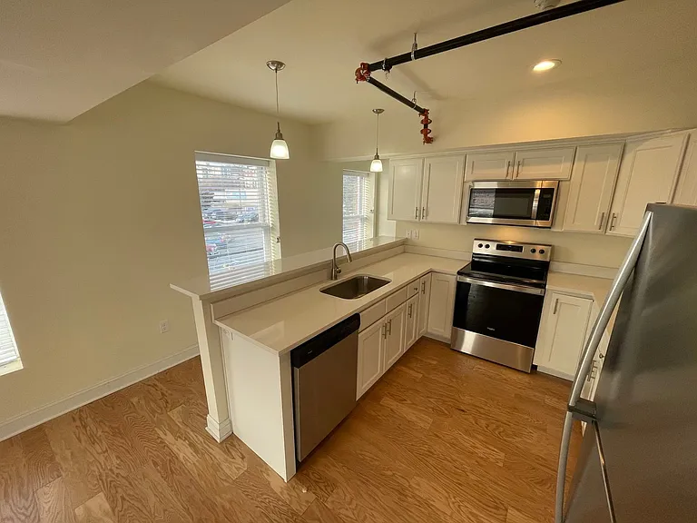 883 Broadway — Photo 15
