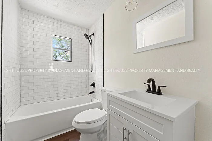 94 Lewis St — Photo 12