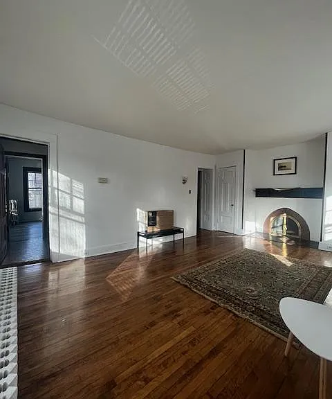 2854 N Summit Ave — Photo 1
