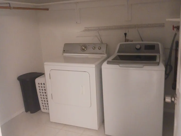 115 Amberly Dr #H — Photo 10