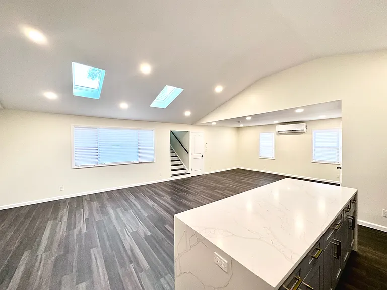 19 Primrose Ave W — Photo 10
