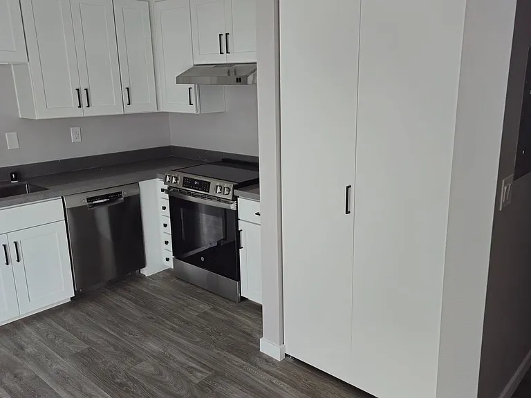 Renovated Townhomes in Alderwood Area — Photo 5