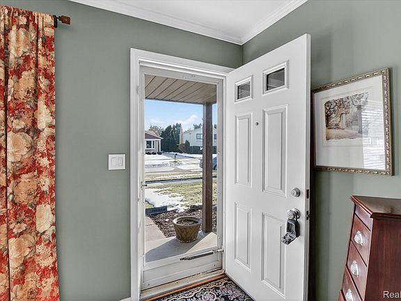 5th image of 15715 Exeter Ct
